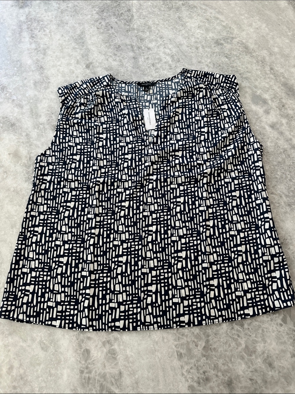 NWT Banana Republic Factory Blouse, Size L, Navy/White